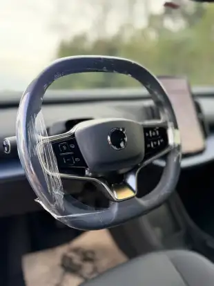 VOLVO-EX30-2025