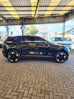 VOLVO-EX30-2025