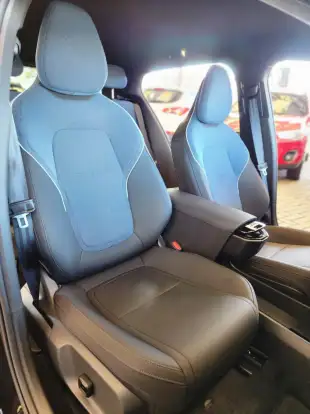 VOLVO-EX30-2025