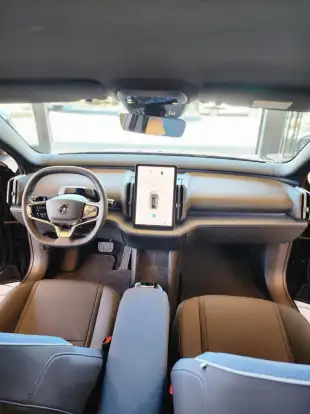 VOLVO-EX30-2025