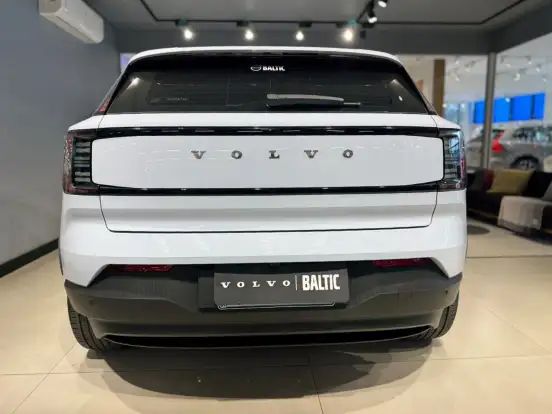 VOLVO-EX30-2024