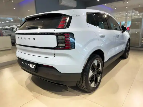 VOLVO-EX30-2024