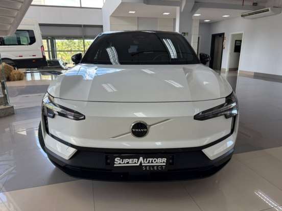 VOLVO-EX30-2024