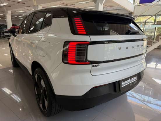 VOLVO-EX30-2024