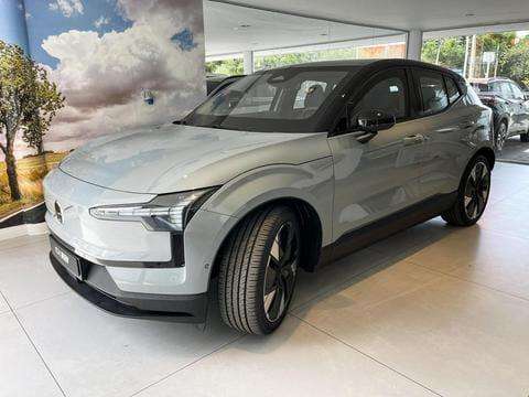 VOLVO-EX30-2024