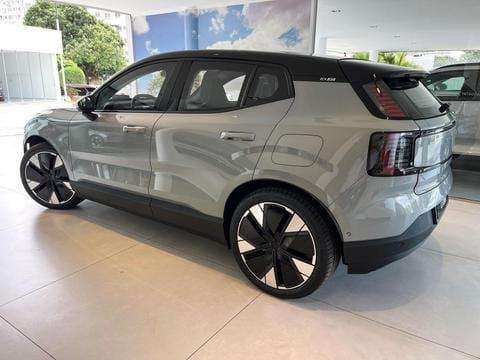 VOLVO-EX30-2024