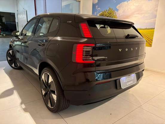 VOLVO-EX30-2024