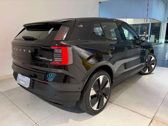 VOLVO-EX30-2024
