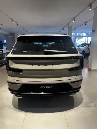 VOLVO-EX90-2025