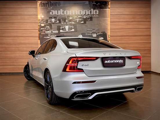 VOLVO-S60-2.0 T8 R-DESIGN HÍBRIDO 4P AUTOMÁTICO VOLVO-S60-2020