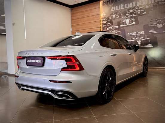 VOLVO-S60-2.0 T8 R-DESIGN HÍBRIDO 4P AUTOMÁTICO VOLVO-S60-2020