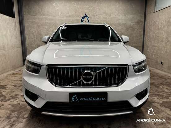 VOLVO-XC40-2021
