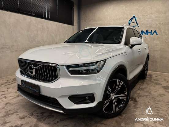 VOLVO-XC40-2021