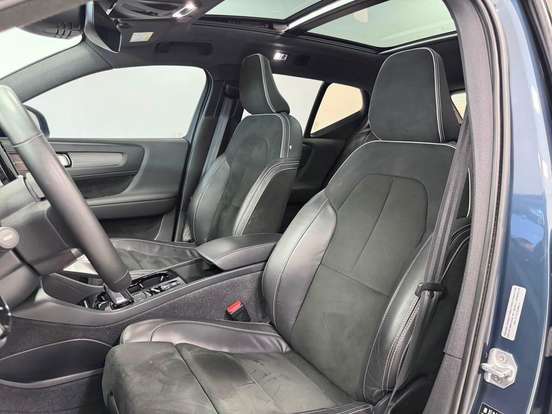 VOLVO-XC40-2021