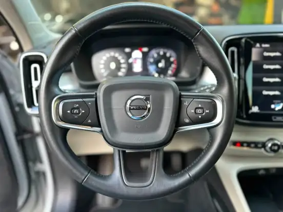 VOLVO-XC40-2.0 T4 GASOLINA MOMENTUM GEARTRONIC VOLVO-XC40-2020