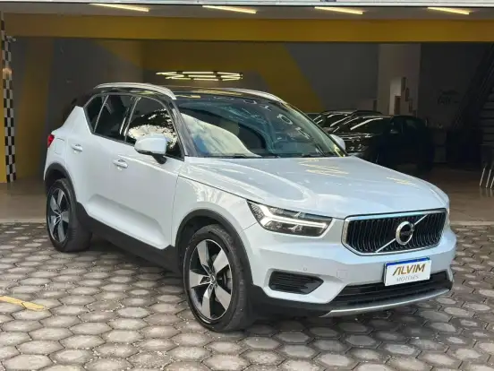 VOLVO-XC40-2020
