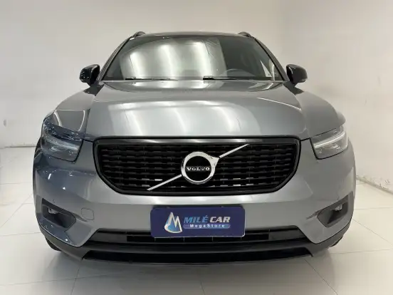 VOLVO-XC40-2018
