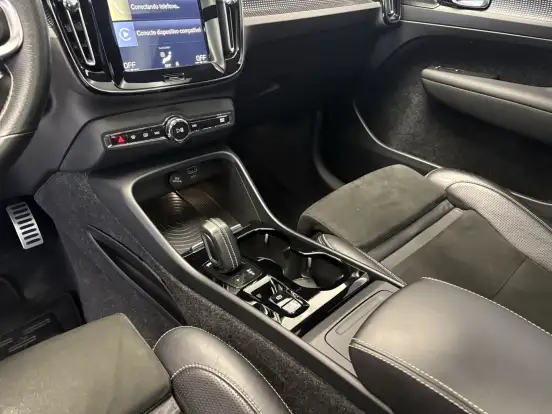 VOLVO-XC40-2.0 T5 GASOLINA R-DESIGN AWD GEARTRONIC VOLVO-XC40-2018