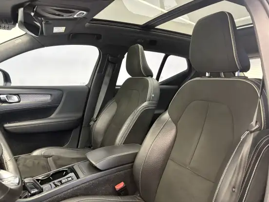 VOLVO-XC40-2018
