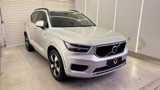 VOLVO-XC40-2018