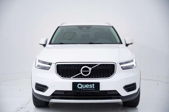 VOLVO-XC40-2019