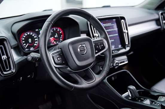VOLVO-XC40-2.0 T5 GASOLINA MOMENTUM AWD GEARTRONIC VOLVO-XC40-2019