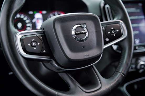 VOLVO-XC40-2.0 T5 GASOLINA MOMENTUM AWD GEARTRONIC VOLVO-XC40-2019