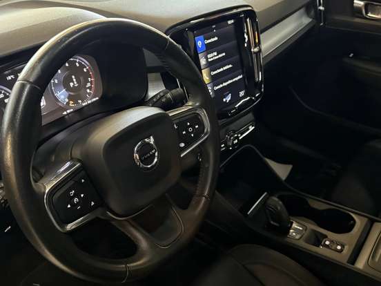 VOLVO-XC40-2018
