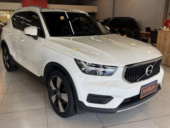 VOLVO-XC40-2018