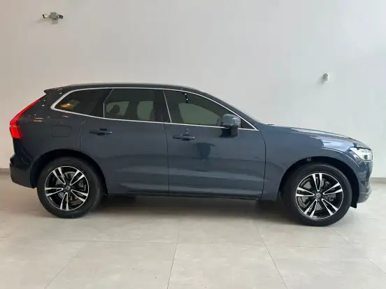 VOLVO-XC60-2.0 D5 DIESEL MOMENTUM AWD GEARTRONIC VOLVO-XC60-2020
