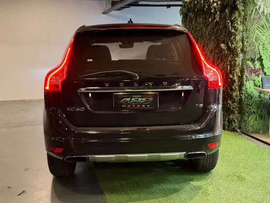 VOLVO-XC60-2015