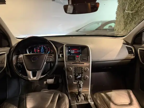 VOLVO-XC60-2015