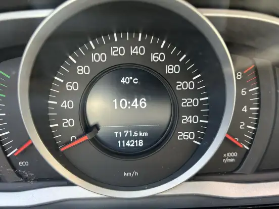 VOLVO-XC60-2015