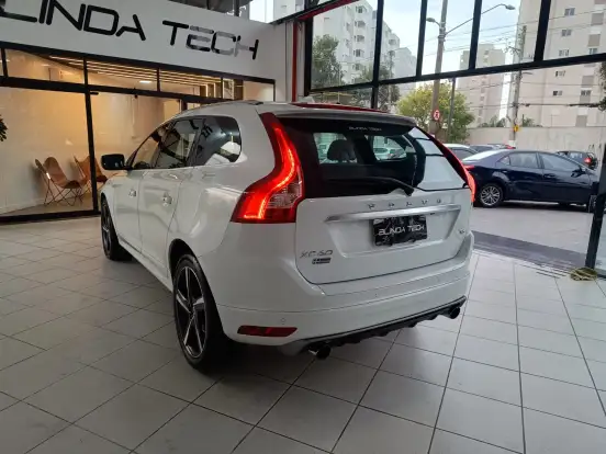 VOLVO-XC60-2.0 T6 R DESIGN TURBO GASOLINA 4P AUTOMÁTICO VOLVO-XC60-2015