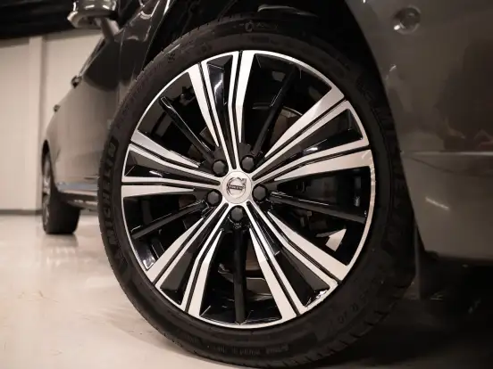 VOLVO-XC60-2021