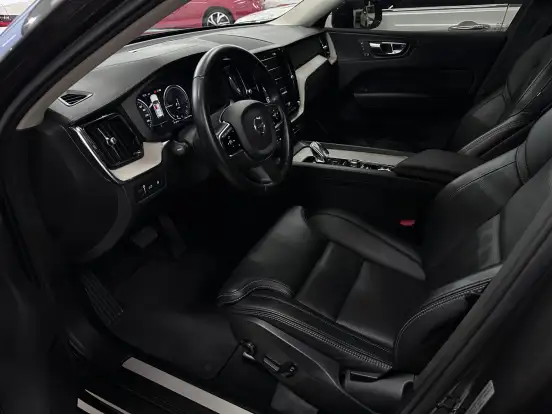 VOLVO-XC60-2021