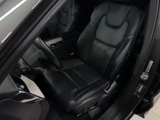 VOLVO-XC60-2021