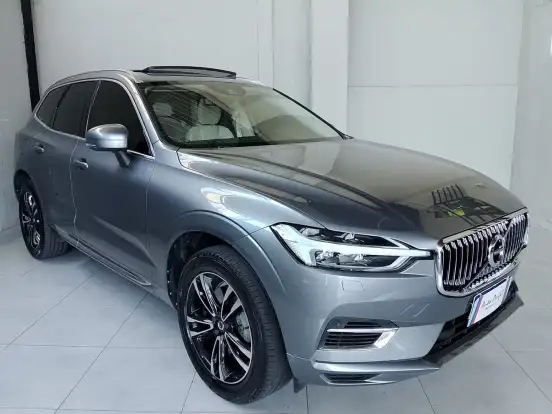 VOLVO-XC60-2020