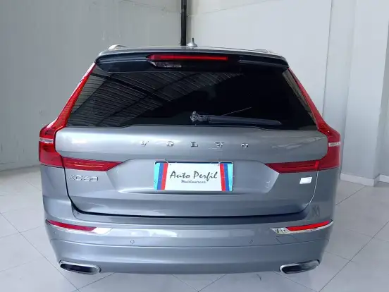 VOLVO-XC60-2020