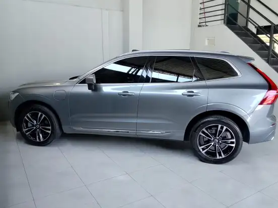 VOLVO-XC60-2020