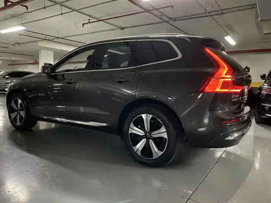 VOLVO-XC60-2024