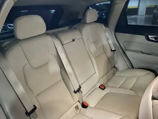 VOLVO-XC60-2024