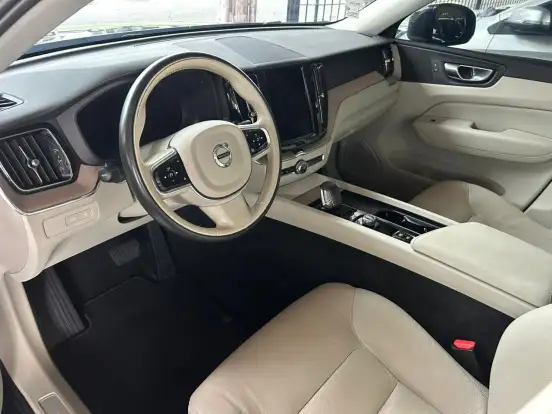 VOLVO-XC60-2022