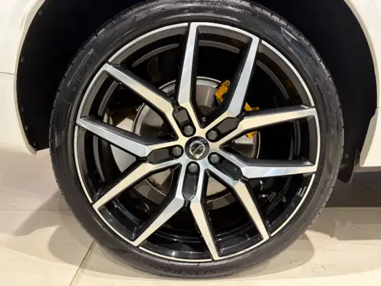 VOLVO-XC60-2023