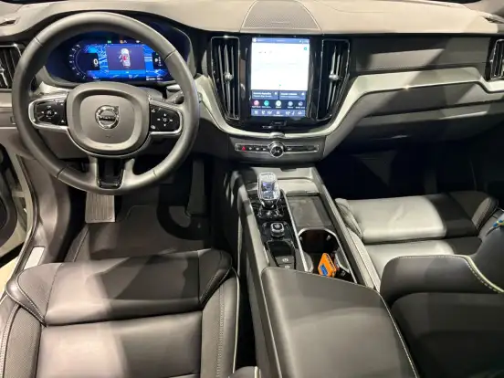 VOLVO-XC60-2023