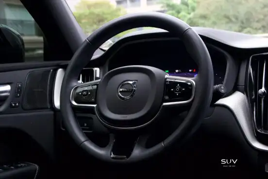 VOLVO-XC60-2022