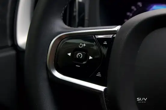 VOLVO-XC60-2022