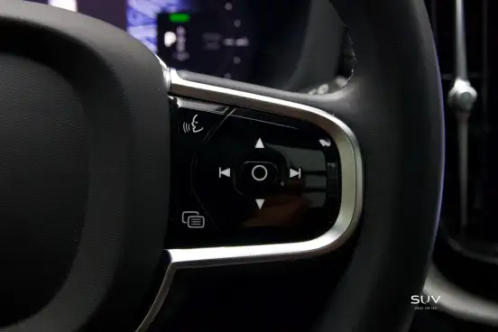 VOLVO-XC60-2022