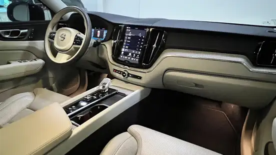 VOLVO-XC60-2022
