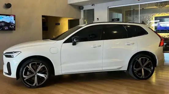 VOLVO-XC60-2023